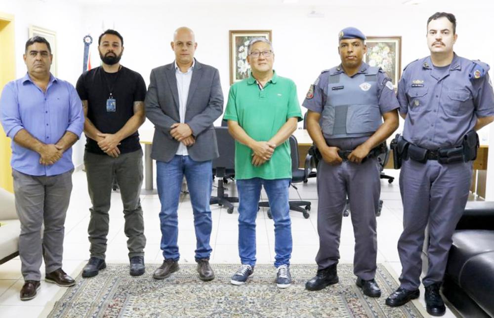 Itapecerica da Serra: Prefeito Nakano recebe representantes da segurança pública do estado
