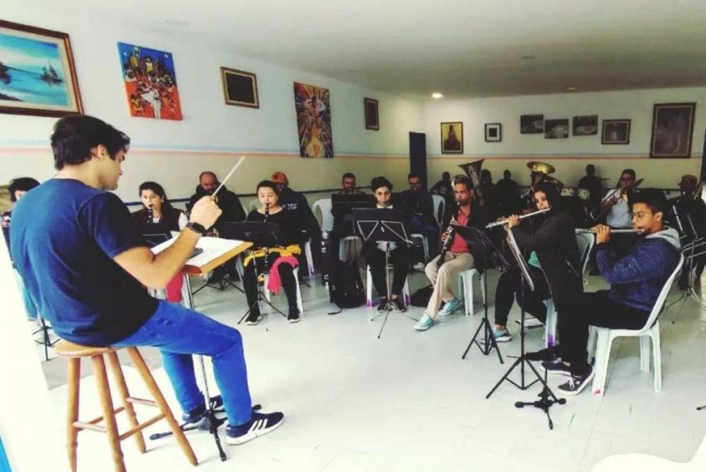 Banda Municipal de Embu das Artes seleciona músicos para trombone, flauta e percussão