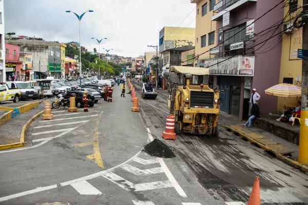 Obras de fresagem e recapeamento da Avenida Fernando Fernandes, no Pirajuçara, vão contemplar aproximadamente 12 mil metros da via com uma nova malha asfáltica. Foto: Ricardo Vaz 