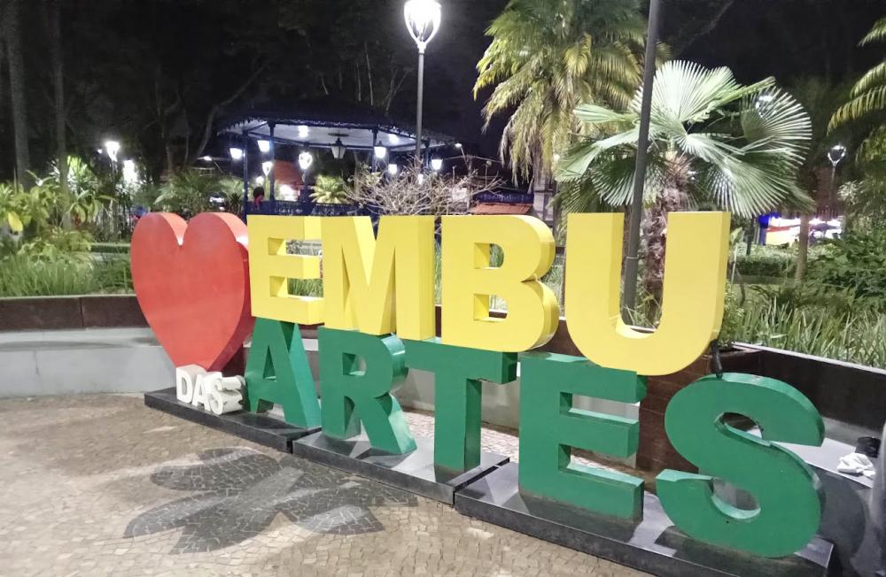 Bombeiros da PMESP atendem ocorrência de acidente em Embu das Artes 