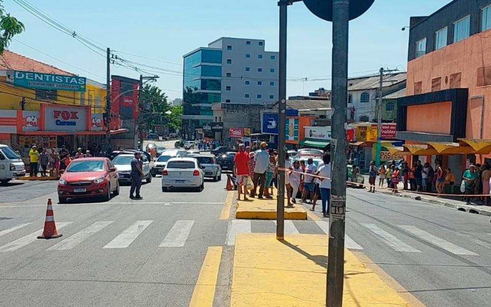 Embu das Artes: pedestre morre após ser atropelado, informam agentes de trânsito