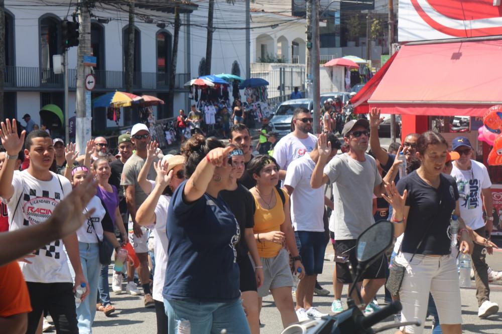 Itapecerica da Serra: Fiéis vão às ruas para celebrar a 14ª Marcha para Jesus