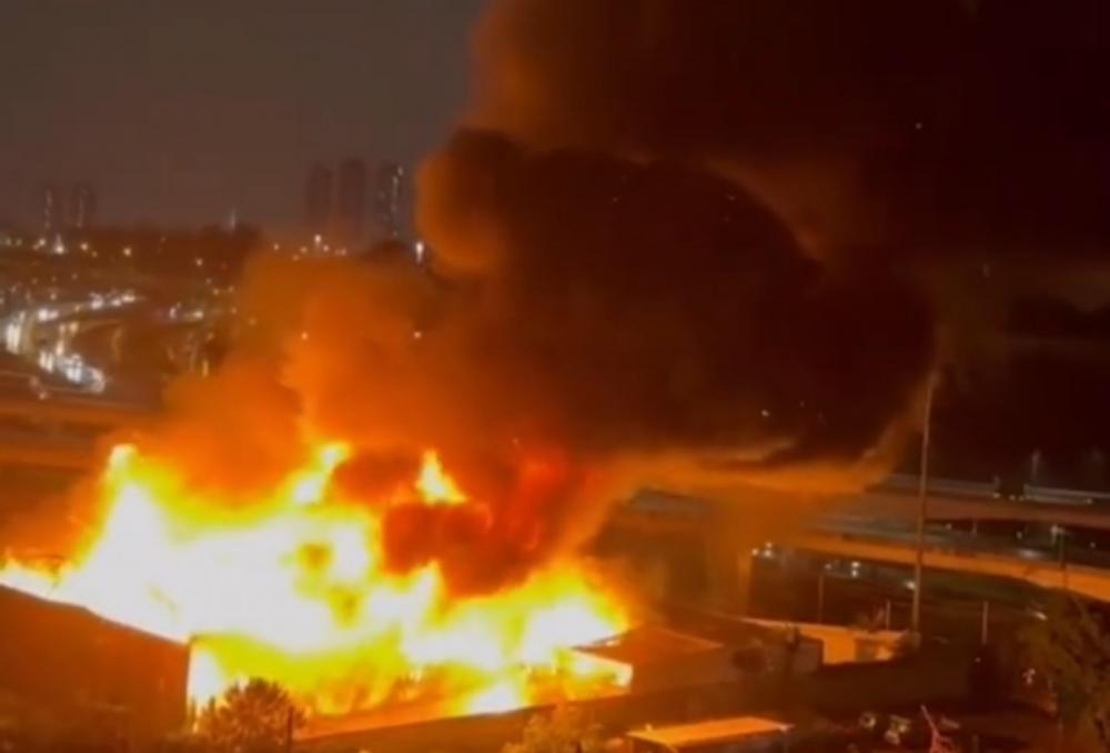 Assista: incêndio em Embu das Artes mobiliza 12 viaturas dos bombeiros 