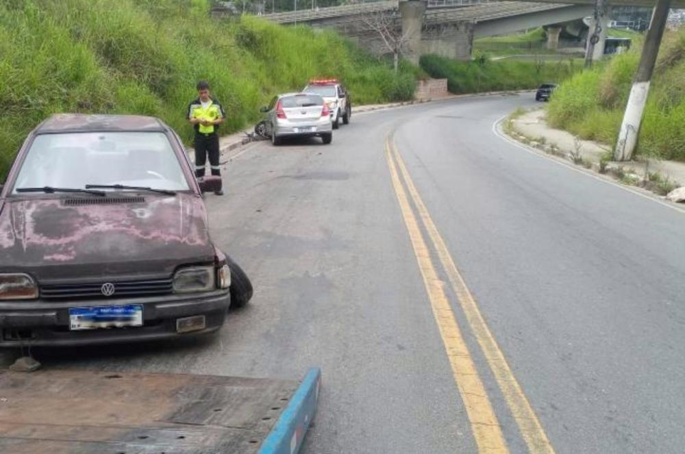 Embu das Artes registra colisão entre carros