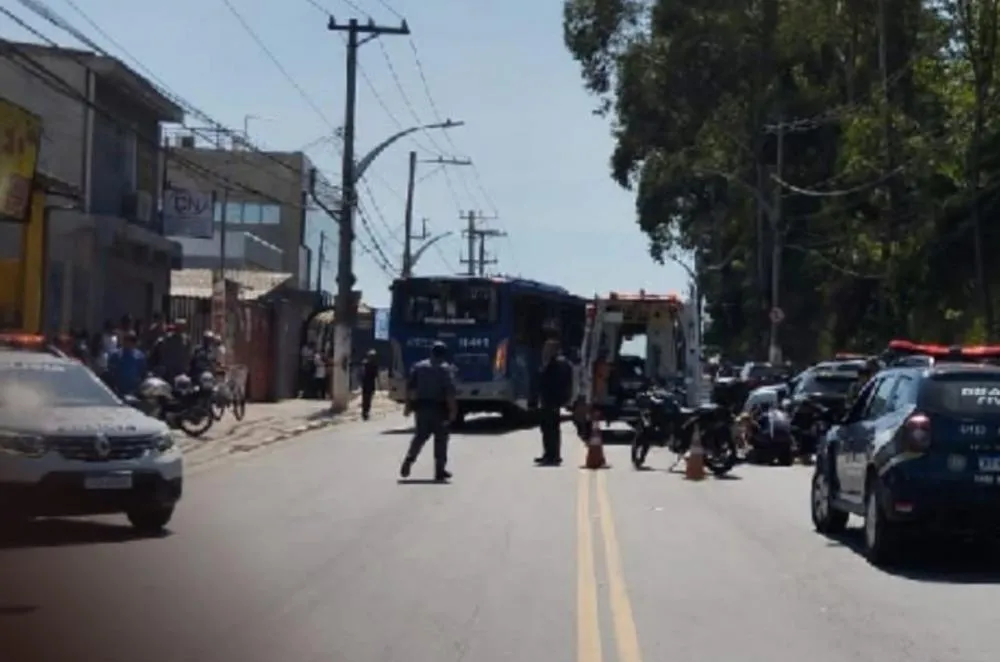 Pedestre sofre atropelamento em Embu das Artes