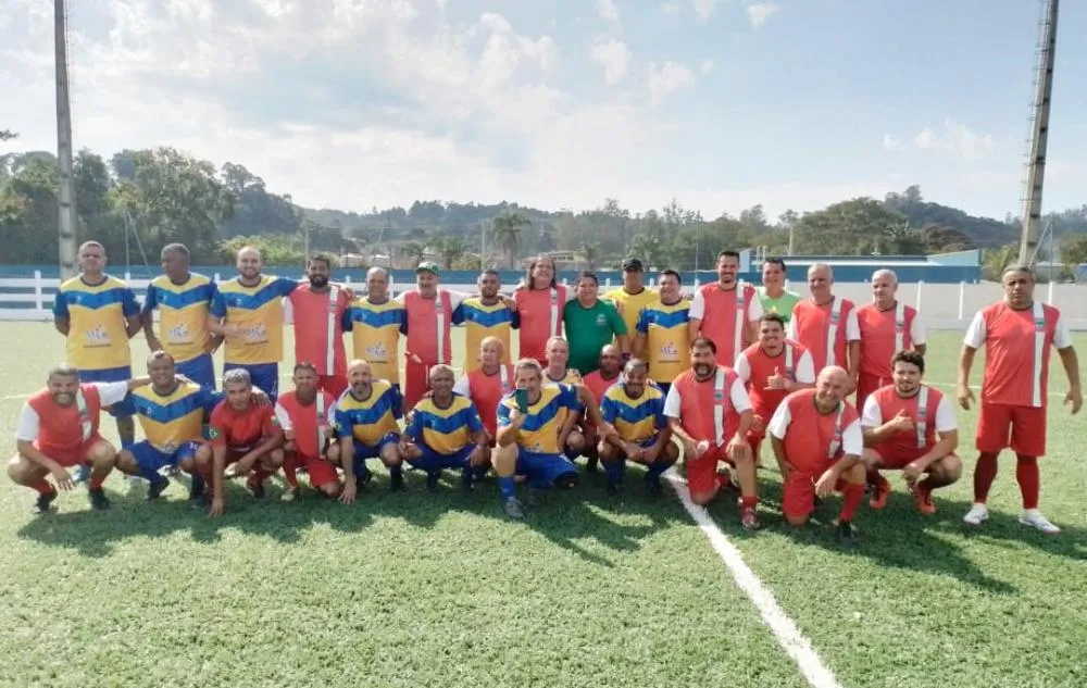Servidores da prefeitura de Embu das Artes participam de jogo em São Lourenço da Serra