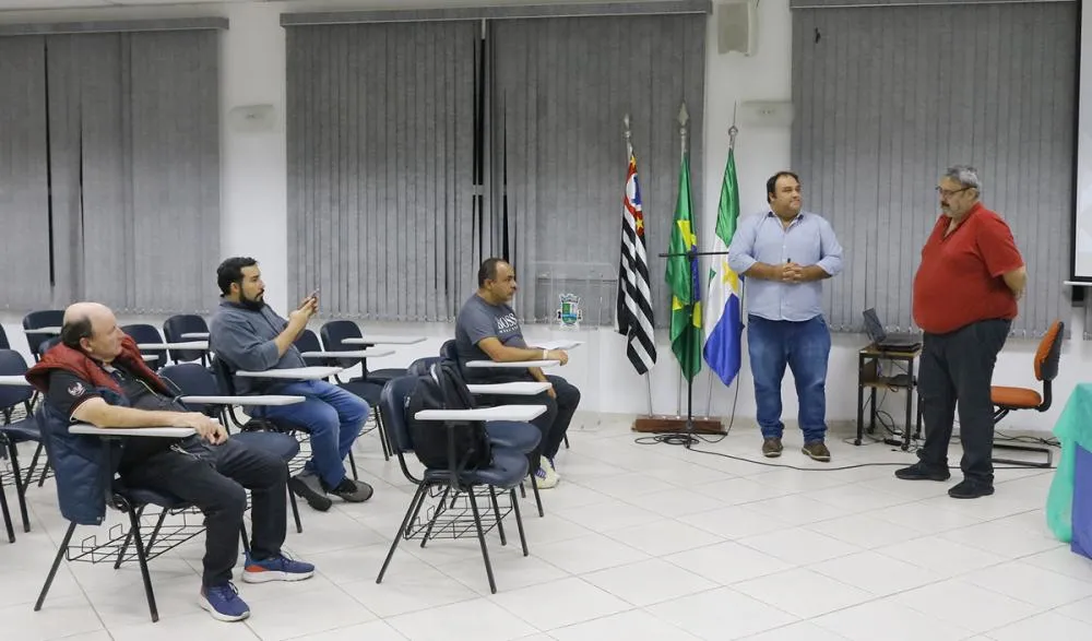 Palestra sobre Inteligência Artificial é realizada em Itapecerica da Serra