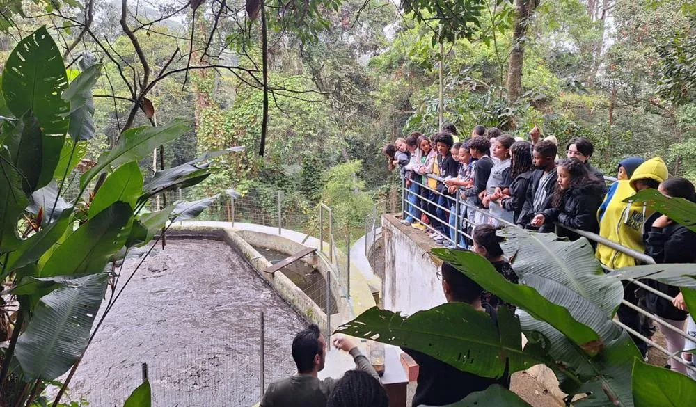 Itapecerica da Serra: Alunos da Escola Estadual Joaquim F. P. de Barros Neto visitam Estação de Tratamento de Esgoto