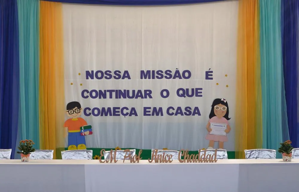 Itapecerica da Serra: Alunos da E.M. Anice Chaddad recebem óculos e aparelhos auditivos