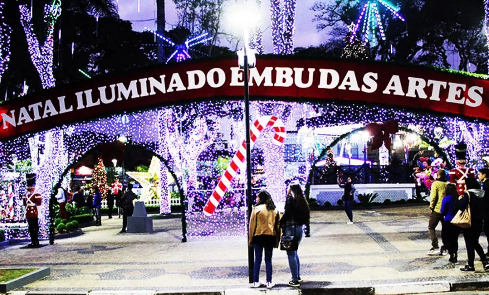 Natal Iluminado de Embu das Artes inicia neste sábado, 7, com luzes coloridas, encanto e alegria 