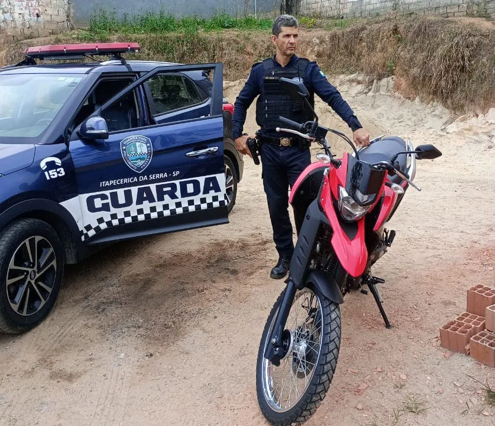 GCM de Itapecerica da Serra recupera moto roubada 