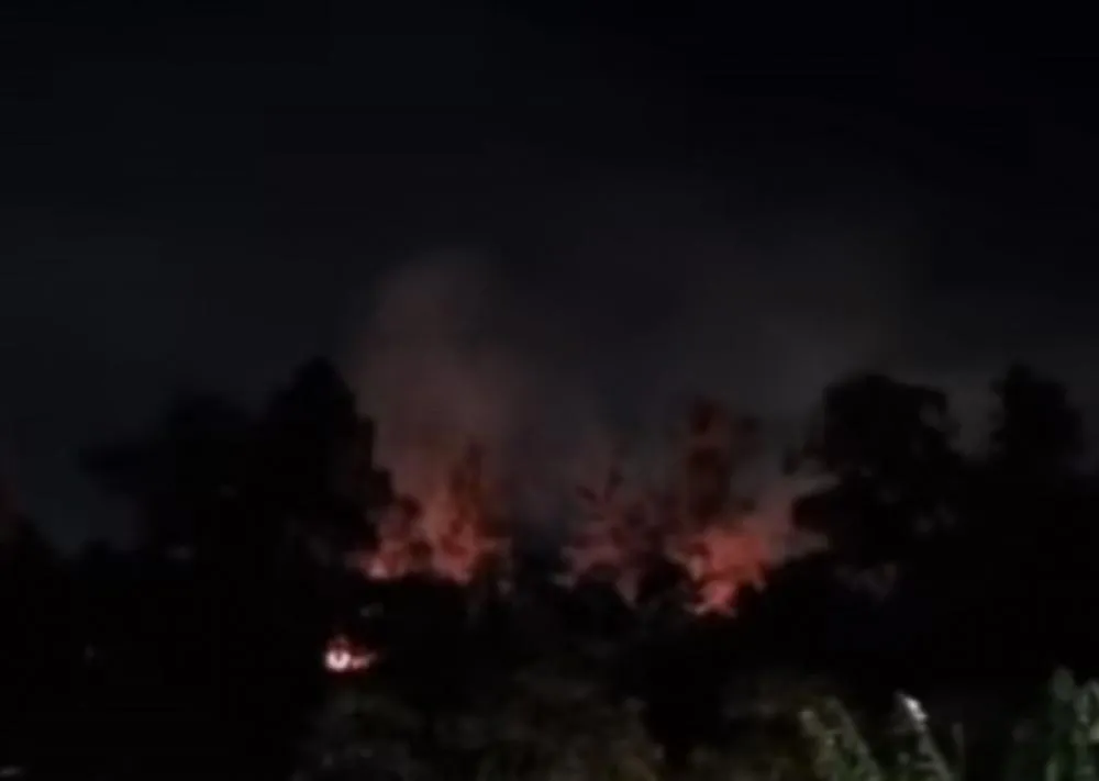 Incêndio atinge área verde em Itapecerica da Serra