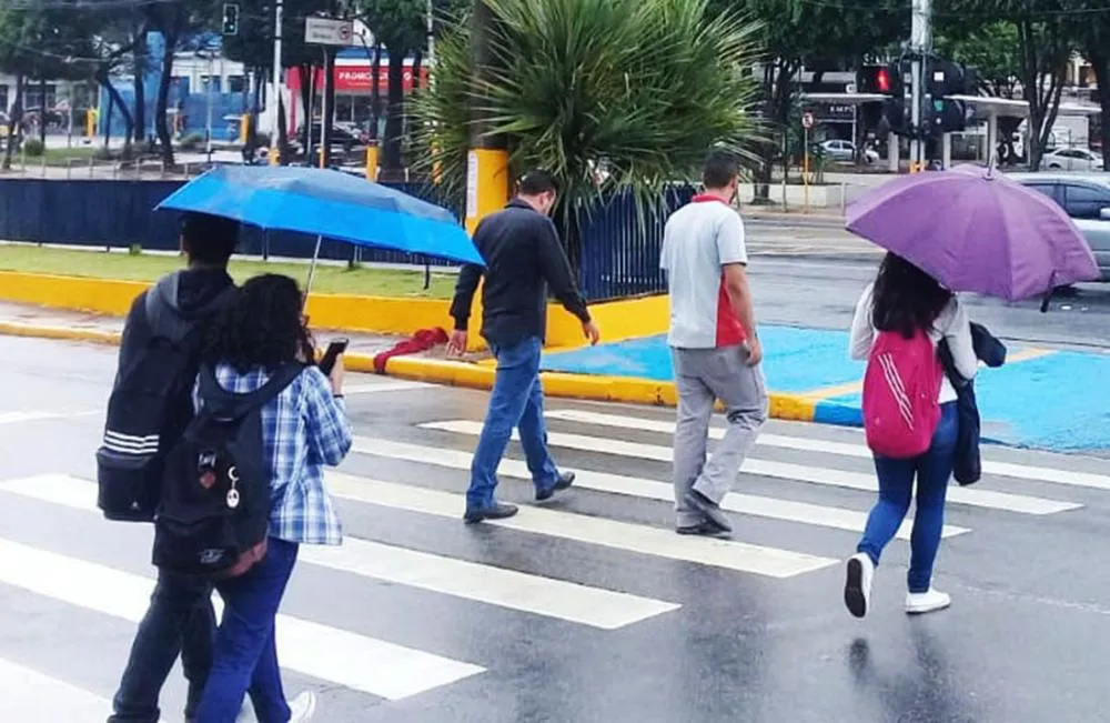 Itapecerica da Serra: Defesa Civil de SP prevê fortes chuvas até terça, 28, em todo estado