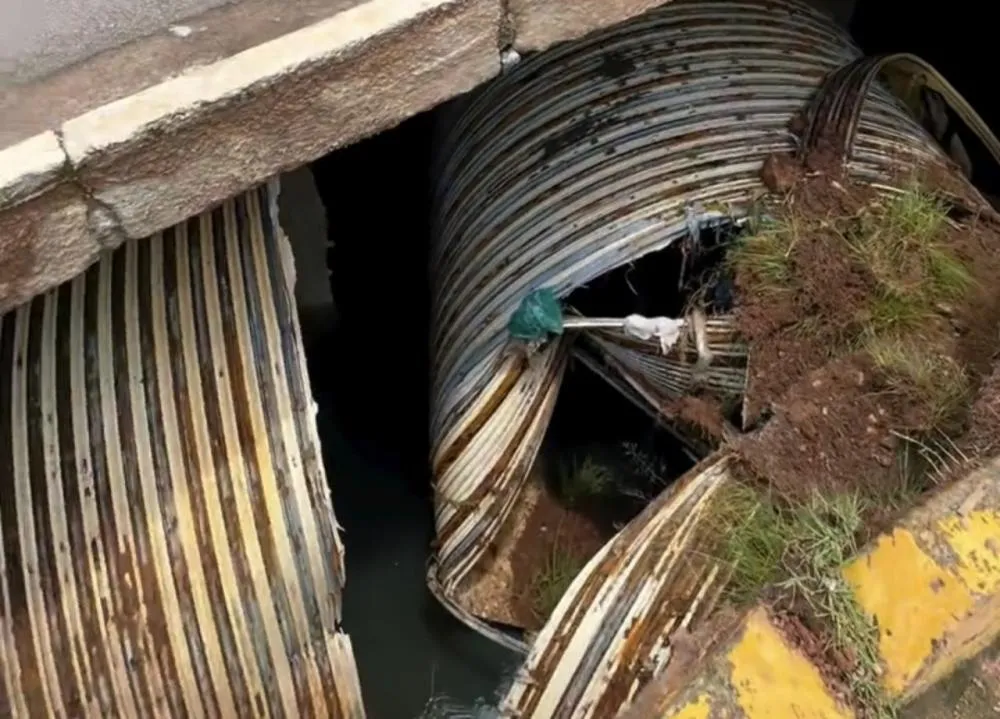 Cratera enorme se abre em Embu das Artes; assista ao vídeo 