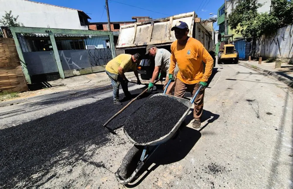 Itapecerica da Serra: Estrada Abias da Silva recebe melhoria