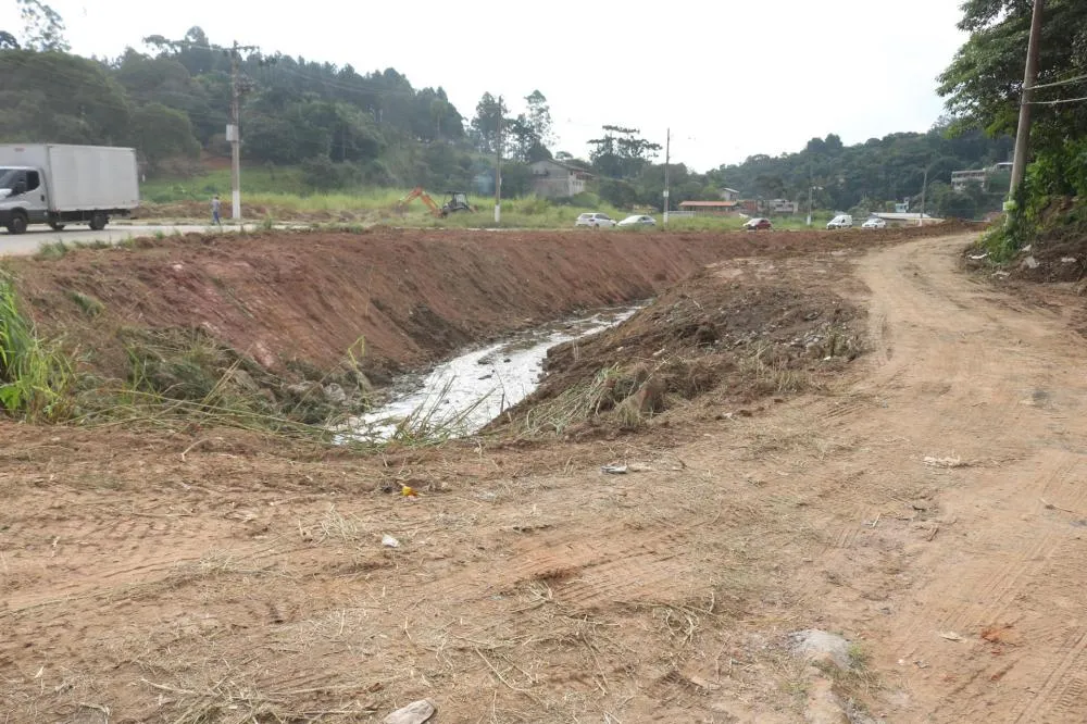 Itapecerica da Serra:: Prefeitura realiza ações preventivas para combater enchentes