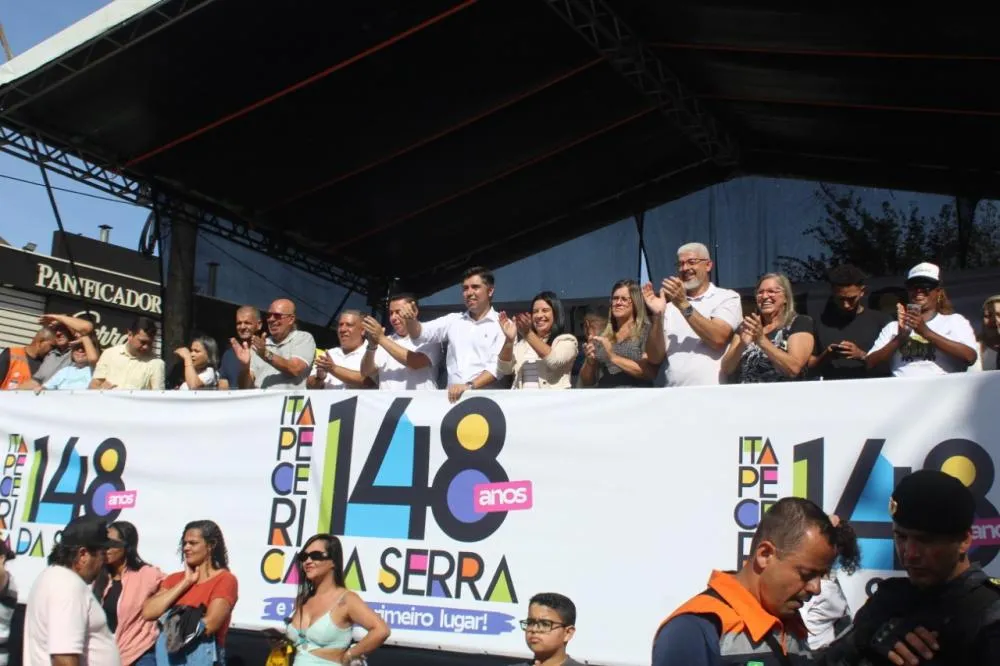 Itapecerica da Serra: veja fotos do desfile de aniversário da cidade e dos bastidores 
