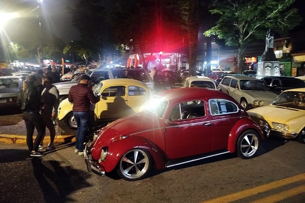 Itapecerica da Serra promoveu Encontro de Fuscas Antigos e Trilha do Peray; confira