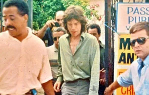 Quando o Rock passeou por Embu das Artes: A inesquecível visita de Mick Jagger em 1995