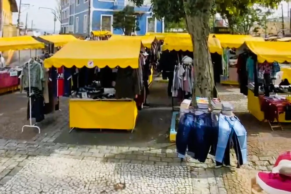 Feira de Brechó movimenta centro de Itapecerica da Serra com moda, gastronomia e música