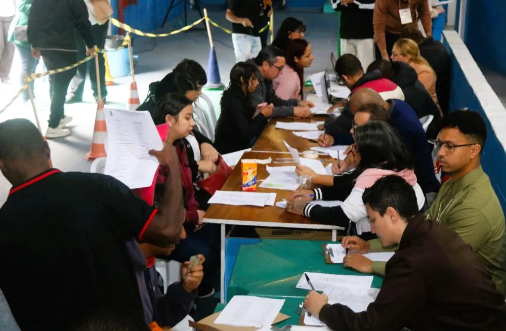 Mega Feirão de Empregos atrai centenas de candidatos e oferece mais de 1.500 vagas em Itapecerica da Serra