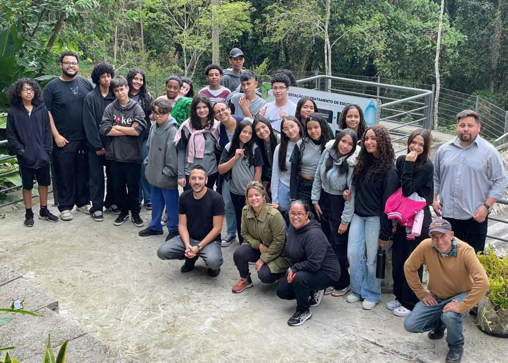 Alunos participam de ação de educação ambiental promovida pela Prefeitura de Itapecerica da Serra
