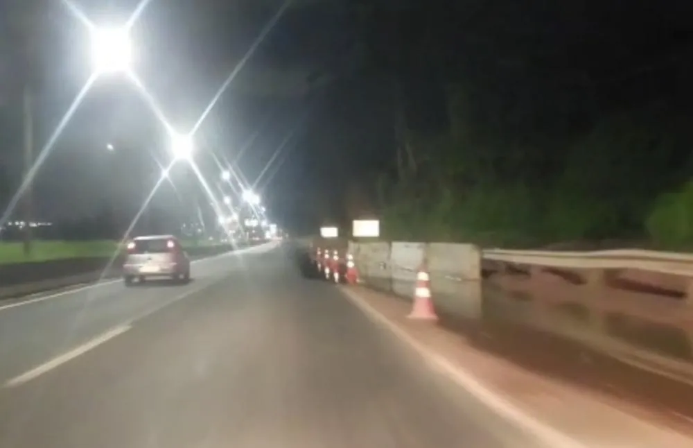 Rodovia Régis Bittencourt volta a ter trânsito normal em Itapecerica da Serra após dois dias de alagamentos