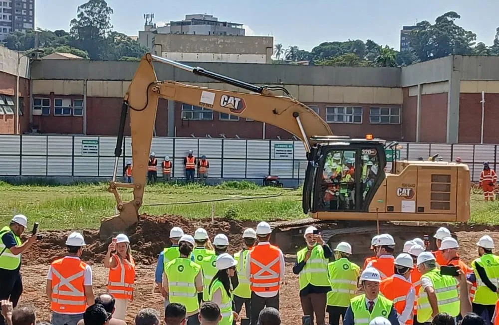 Máquinas iniciaram as escavações do metrô em Taboão da Serra na manhã deste dia 24 de março de 2026. Foto: Elizeu Teixeira Filho/Jornal SP Repórter 