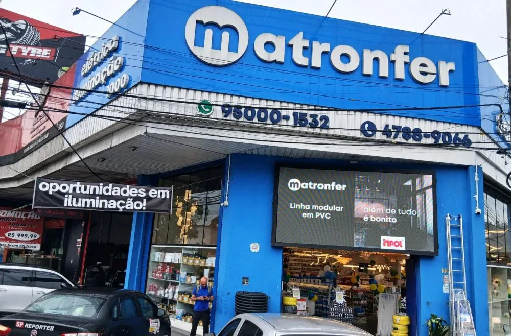Com quase 50 anos de tradição, a Matronfer Materiais Elétricos e Iluminação é referência em Taboão da Serra e região - Fotos: Jornal SP Repórter 