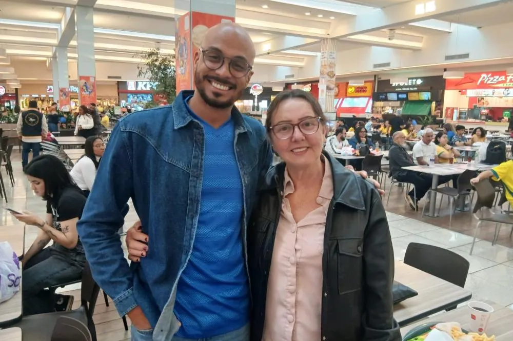 SOCIAIS DA VILMA: SP Repórter marcou presença na torcida do Brasil no Shopping Taboão