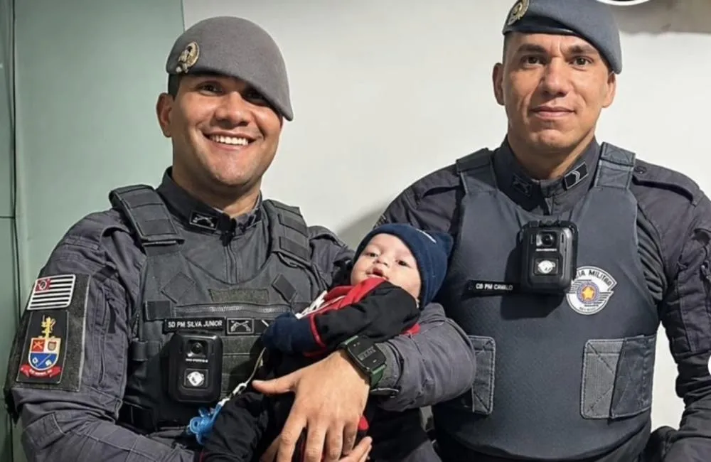 Policiais militares salvam bebê de dois meses que estava engasgado e sem respirar em Embu das Artes