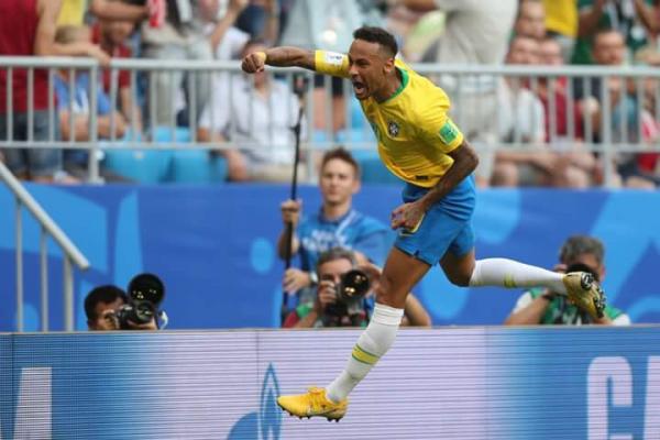 Neymar não merece críticas sobre ser cai-cai; adversários tem inveja do Brasil