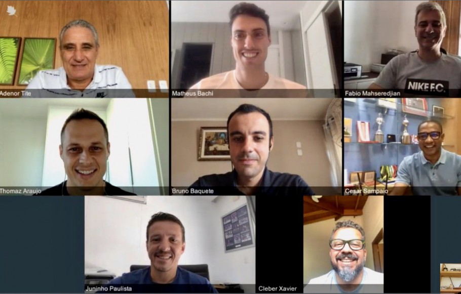 De casa, Tite e sua comissão técnica se reúnem por videoconferência