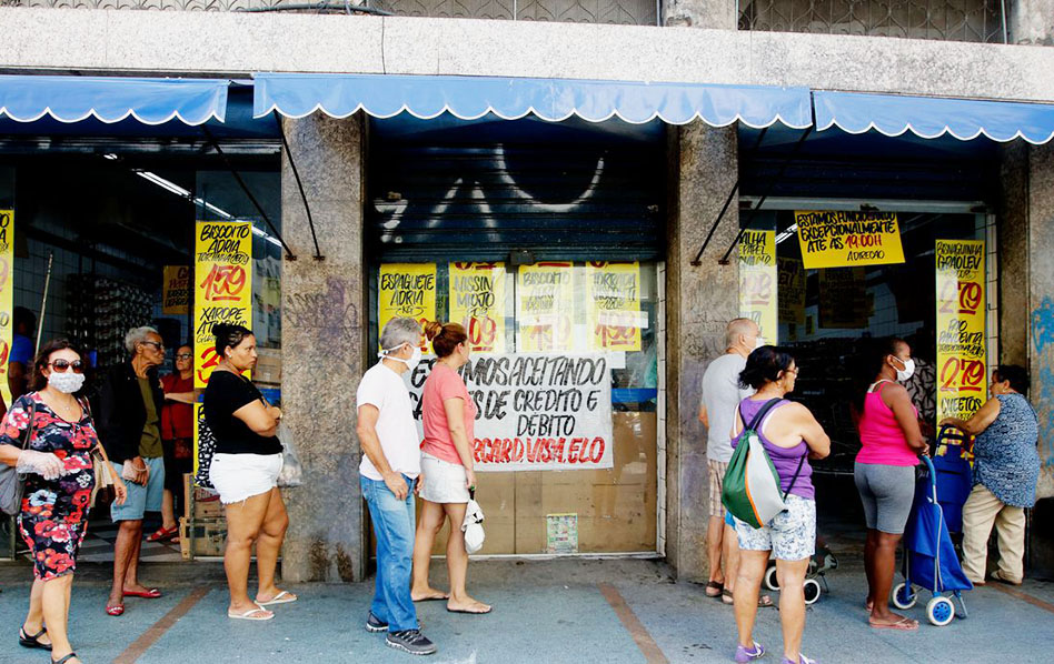 Coronavírus : Distância de 1,5 metro é pequena para conter contágio, alerta estudo
