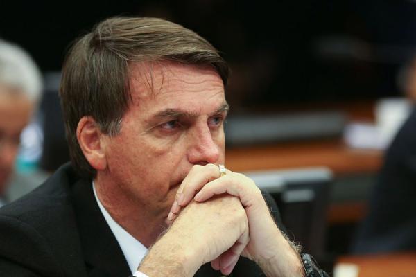 Jair Bolsonaro continua internado na UTI sem previsão de alta 