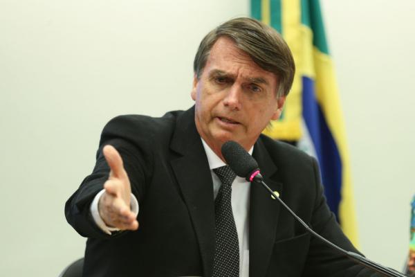 Boletim médico divulgado hoje, 15, diz que Bolsonaro está com quadro estável 