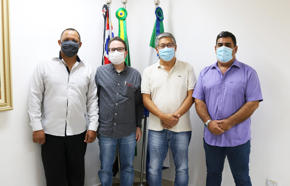 Prefeito de Itapecerica da Serra se reúne com membros do Governo Federal