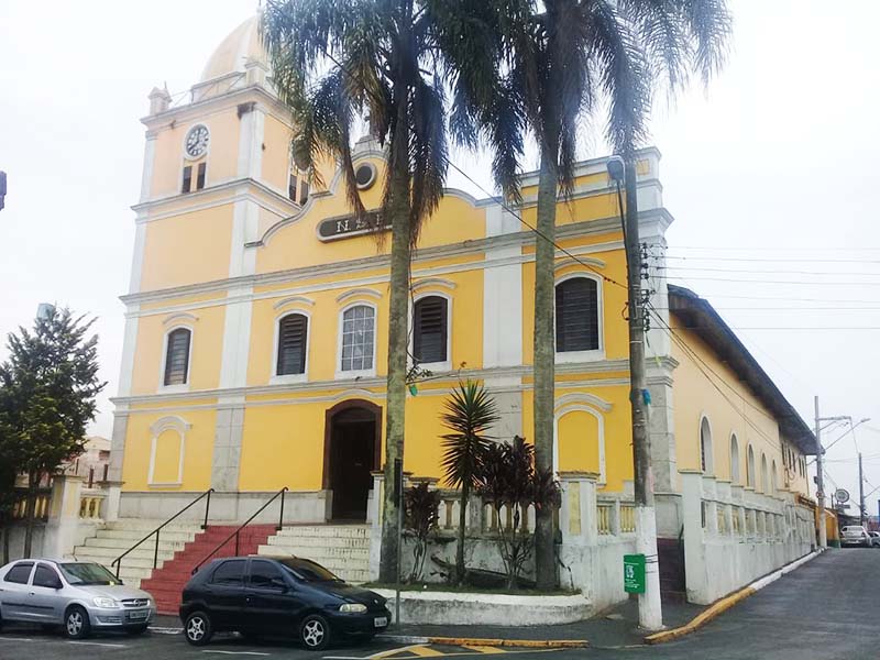 Itapecerica da Serra inicia a semana com sol entre nuvens e pancadas de chuva