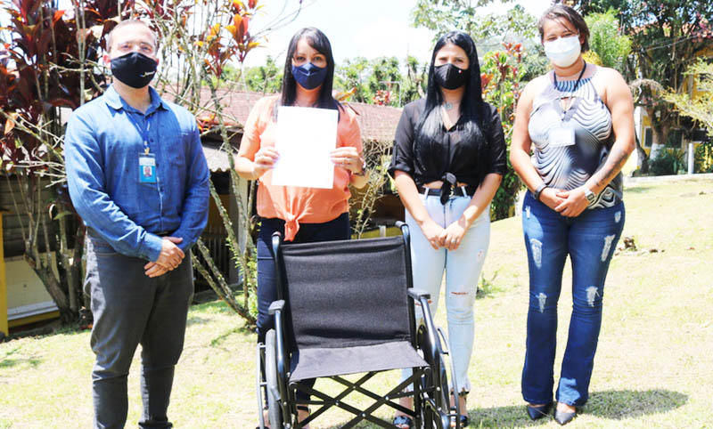Fundo Social de Itapecerica da Serra recebe doação de cadeira de rodas da SPMAR
