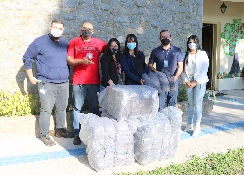 Itapecerica da Serra: SPMar doa 40 cobertores para campanha do Fundo Social 