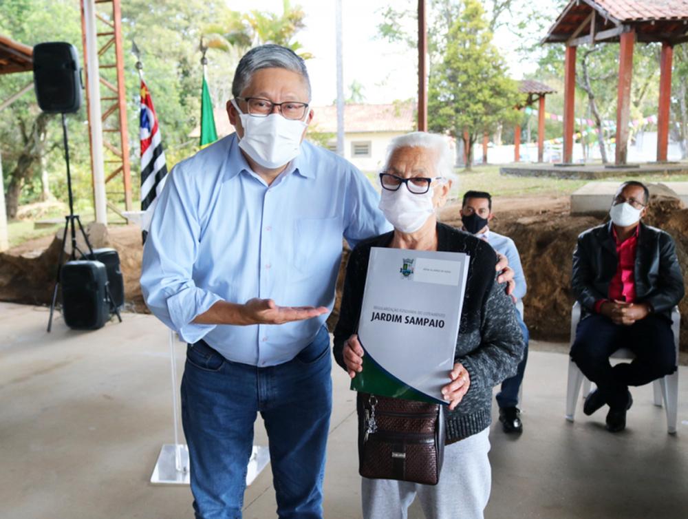 Itapecerica da Serra: Prefeitura entrega 67 escrituras definitivas para moradores do Jd. Sampaio