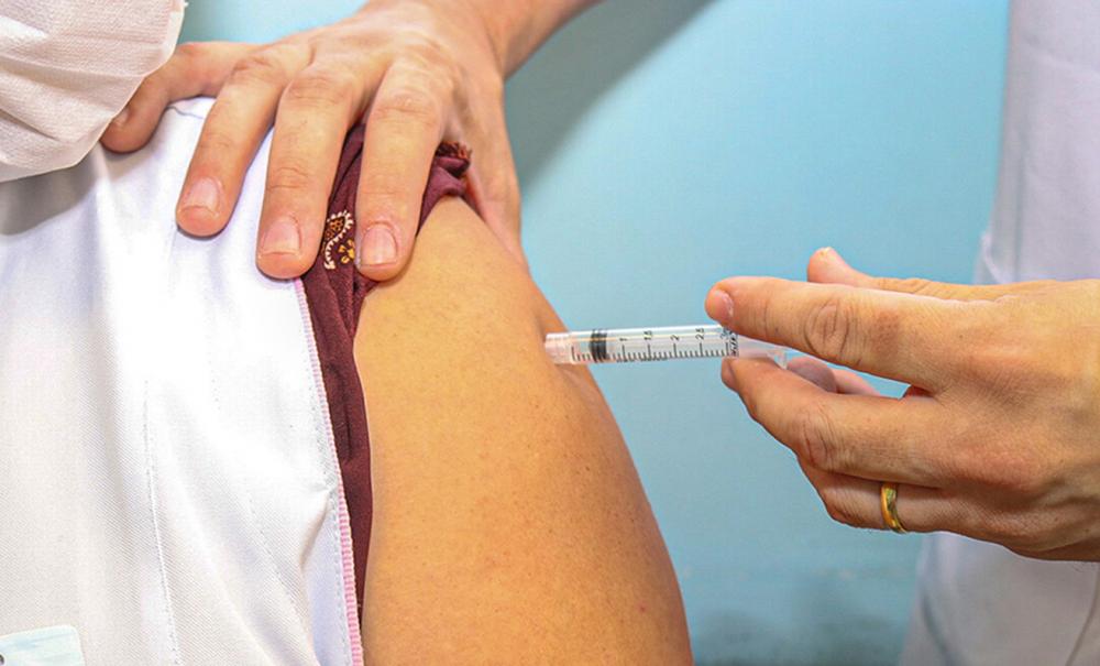 Itapecerica da Serra realiza repescagem da vacinação para profissionais da educação e para adolescentes nesta terça, 24