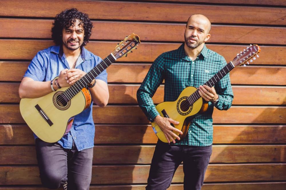 Embu das Artes: Élcio Dias & Amorim cantam Pena Branca & Xavantinho no C. C. Mestre Assis