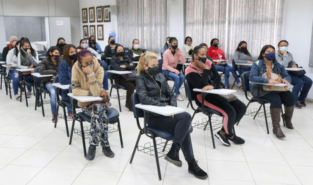 Itapecerica da Serra: Contempladas pelo programa Bolsa Trabalho dão início às atividades