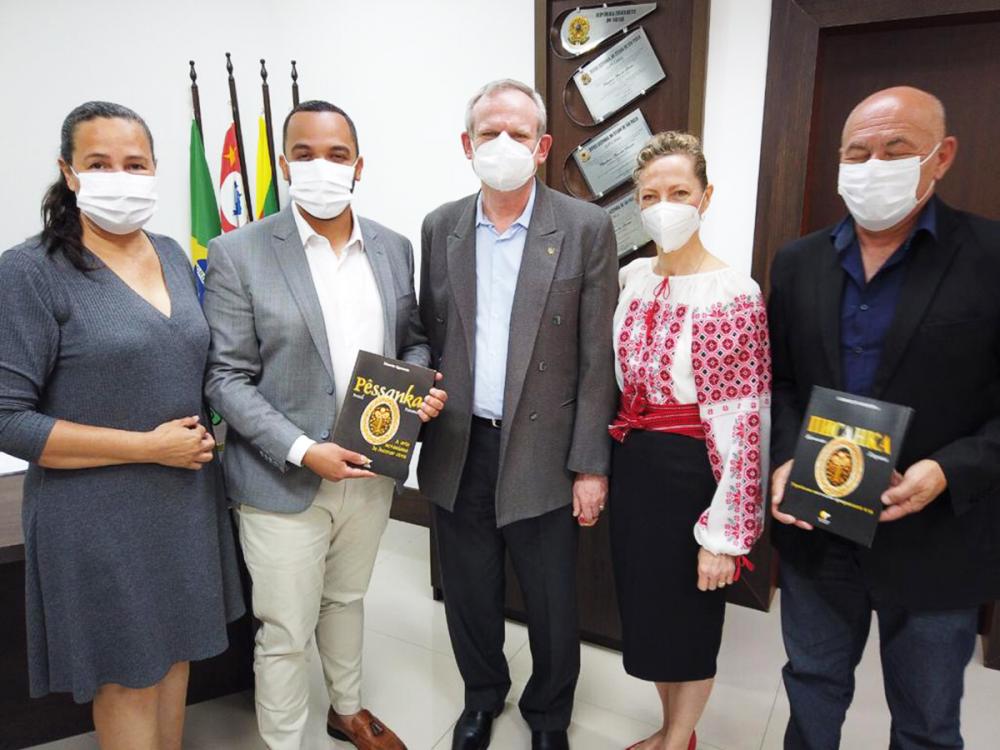 Embu das Artes recebe visita do cônsul Jorge Rybka e consulesa Márcia Rybka, da Ucrânia 