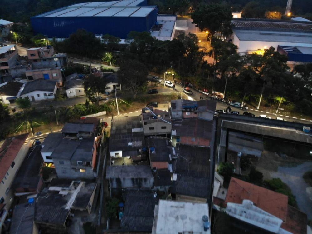 Ruas de Itapecerica da Serra recebem pavimentação asfáltica