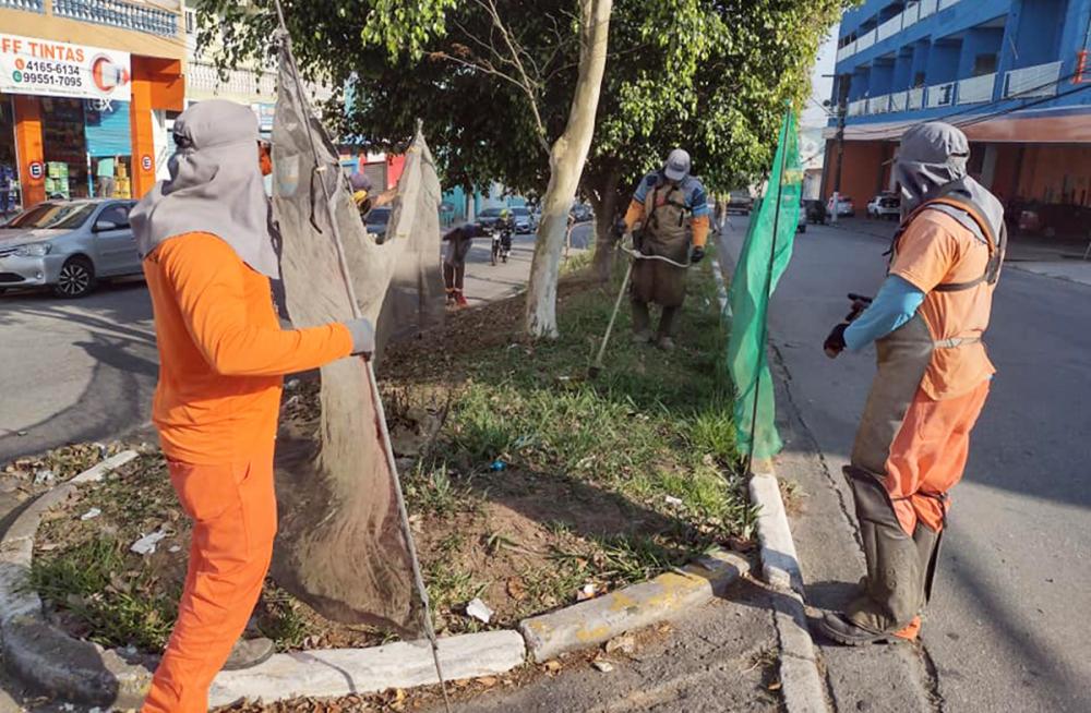 Prefeitura de Itapecerica da Serra realiza trabalho de conservação de praças e ruas