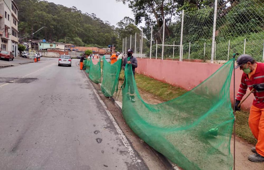 Itapecerica da Serra: Prefeitura realiza trabalho de zeladoria e conservação de praças e ruas