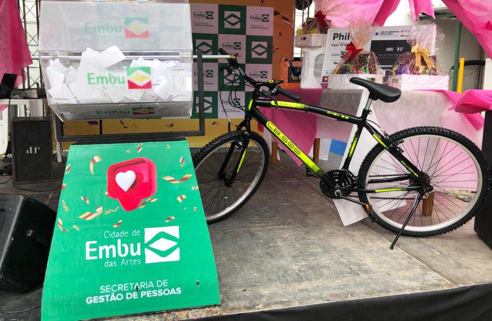 Embu das Artes: Sorteios de prêmios celebram o Dia do Servidor Público