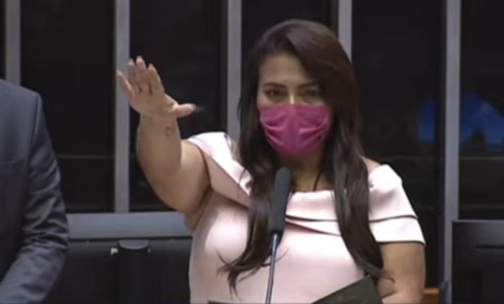 Embu das Artes: Ely Santos tomou posse e é deputada federal
